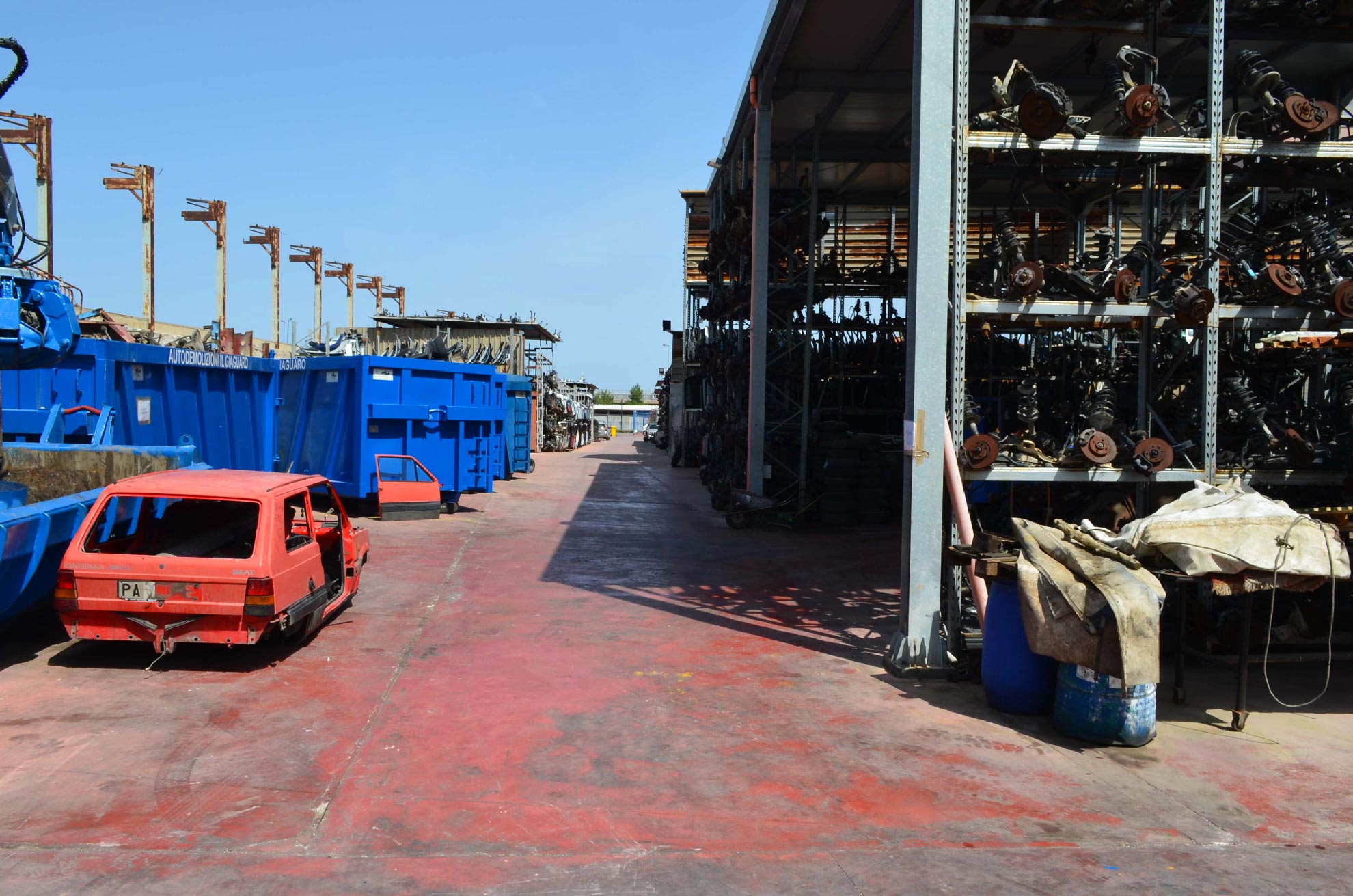 Giaguaro autodemolizione esterno pressa e ricambi