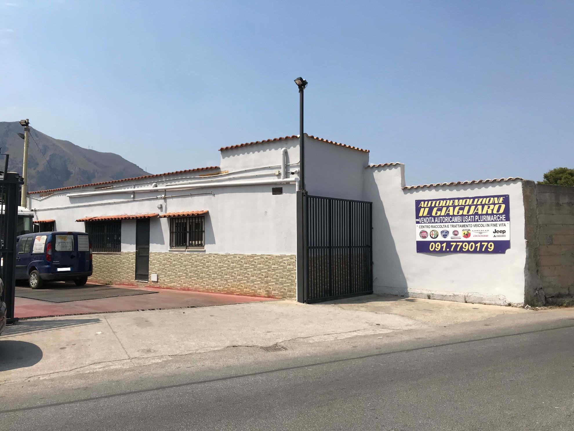 Giaguaro autodemolizione indirizzo insegna