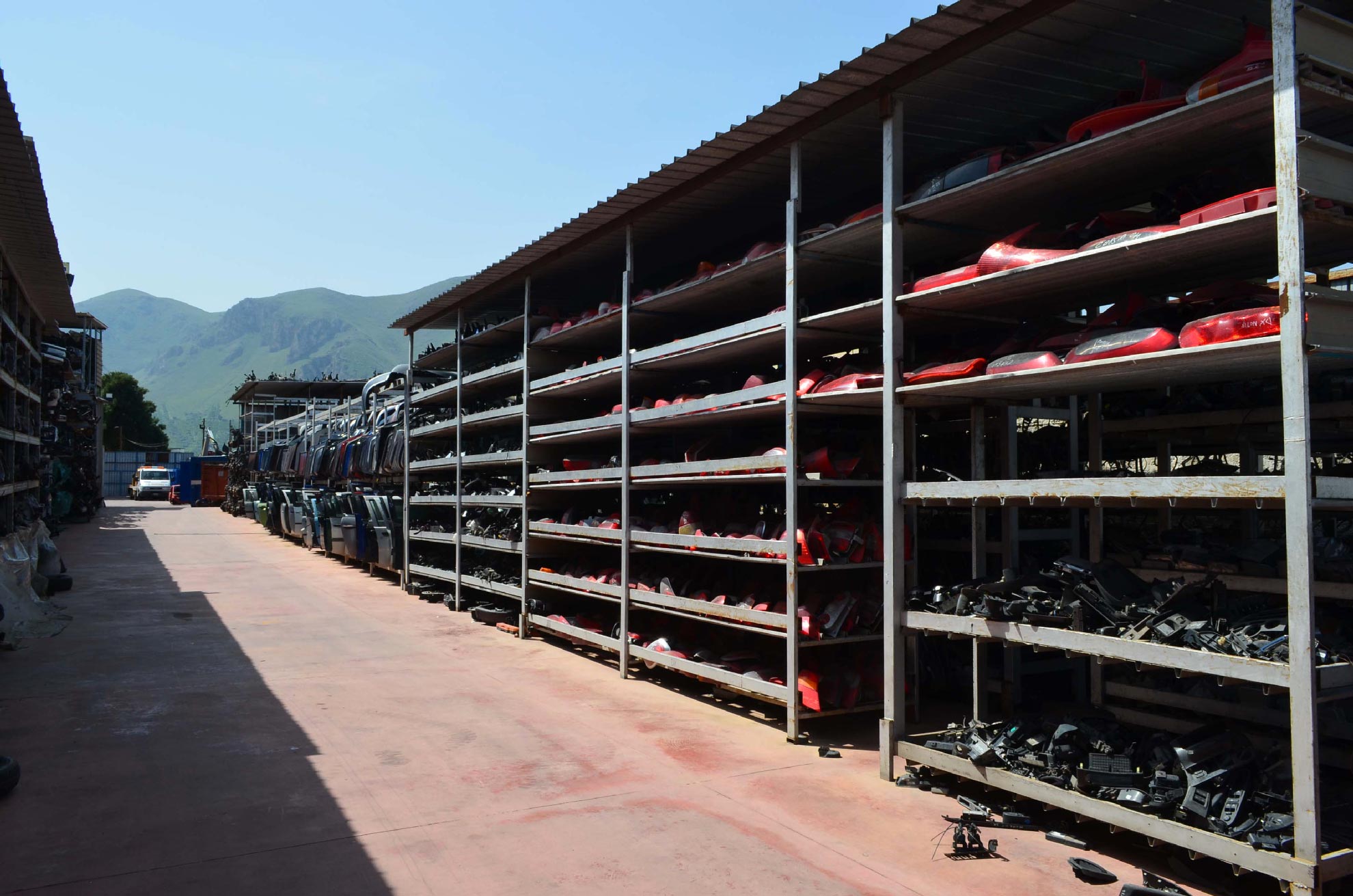 Giaguaro autodemolizione esterno accessori